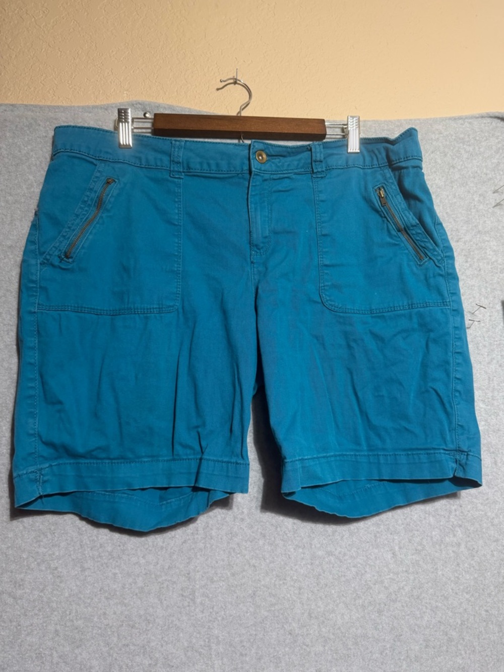 Faded Glory Bright Teal Pull-On Shorts